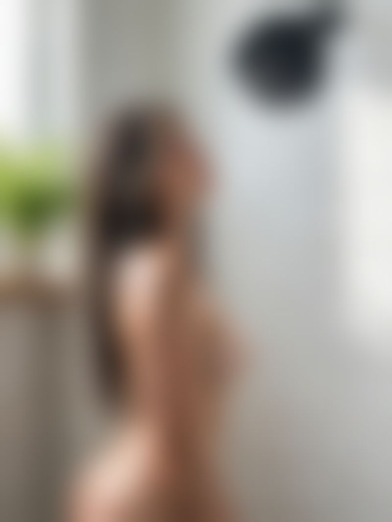 Subscribers-only photo (blurred)