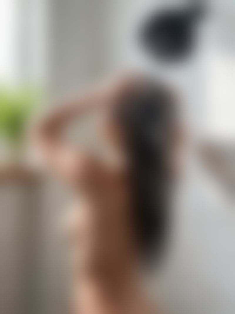 Subscribers-only photo (blurred)